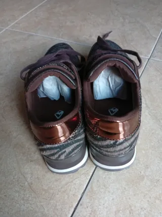 Zapatillas Kangaroos Mujer T-37 Marrón/Dorado