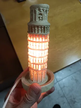 Réplica Torre de Pisa con cable