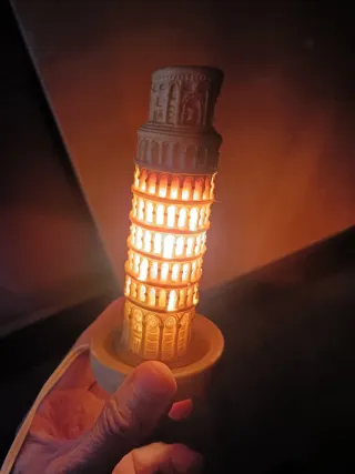 Réplica Torre de Pisa con cable