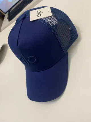 Gorra trucker Alo yoga