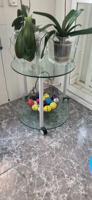 Mesa auxiliar cristal y metal