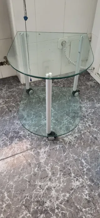 Mesa auxiliar cristal y metal