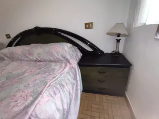 Vendo dormitorio, con mesillas y comoda