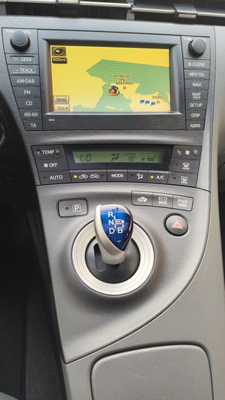 Toyota Prius 1.8 HYBRID 2012 LIBRO REVISIONES