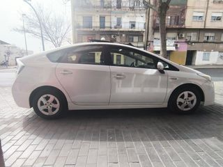 Toyota Prius 1.8 HYBRID 2012 LIBRO REVISIONES