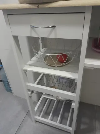 Mesa de cocina con taburete