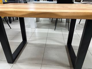 Mesa de comedor madera maciza y forja