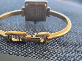 Reloj Gucci 1900L Dorado