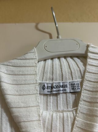 Jersey de punto blanco cuello alto