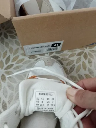 Zapatillas Joma casual beige y blancas