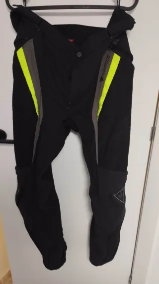 Conjunto chaqueta pantalón moto verano Dainese