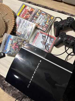 Consola PS3 + 4 Juegos + 2 Mandos
