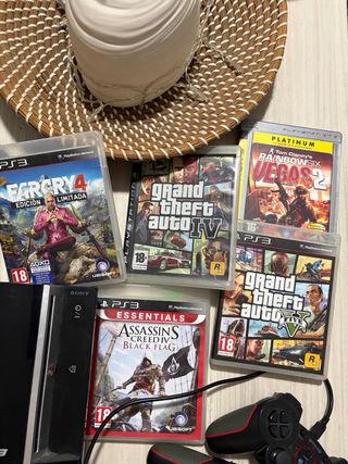 Consola PS3 + 4 Juegos + 2 Mandos