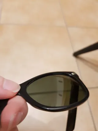 Occhiali da sole Ray-Ban neri Rb2132