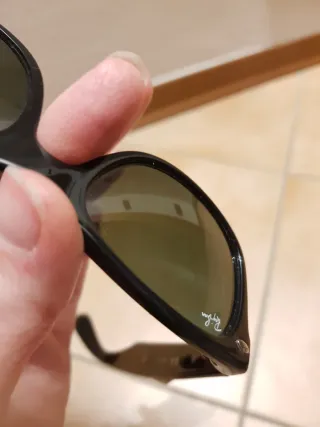 Occhiali da sole Ray-Ban neri Rb2132