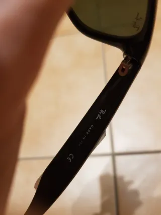 Occhiali da sole Ray-Ban neri Rb2132