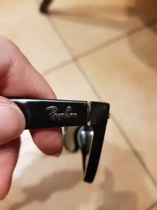 Occhiali da sole Ray-Ban neri Rb2132