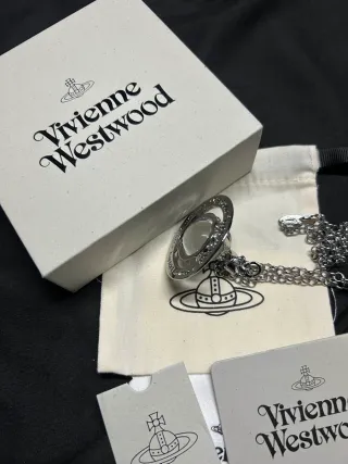 Collar Vivienne Westwood Plata y Verde