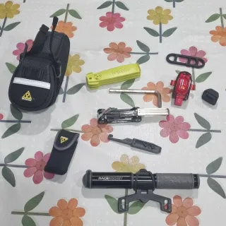 Accesorios para Bicicleta: Bomba, Luces y Herramie