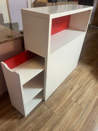 Mueble auxiliar blanco y rojo