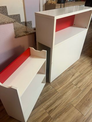 Mueble auxiliar blanco y rojo