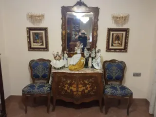 Conjunto mueble cómoda, espejo y sillas