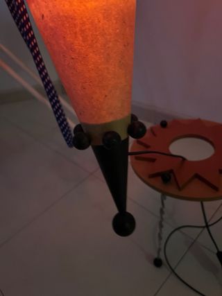 Lampada da terra vintage in metallo e carta