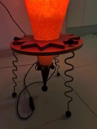 Lampada da terra vintage in metallo e carta