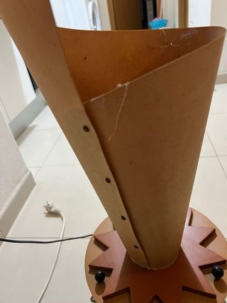 Lampada da terra vintage in metallo e carta