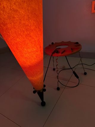 Lampada da terra vintage in metallo e carta