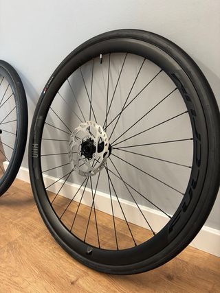 Ruedas Fulcrum 800DB con cubiertas de 32 y discos.