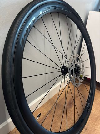 Ruedas Fulcrum 800DB con cubiertas de 32 y discos.