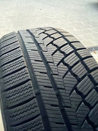 2 neumáticos 245/40 R19 98V XL semi nuevos