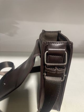 Bolso de piel marrón