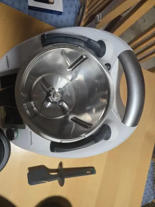 Thermomix TM6 con accesorios nuevos