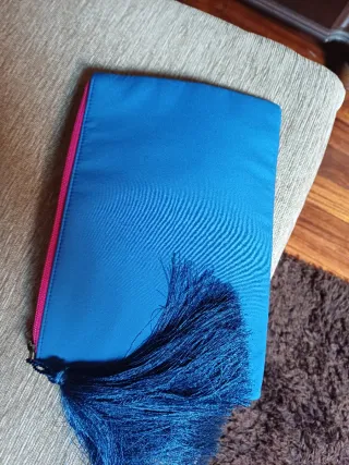 Bolso de mano floral con abalorios