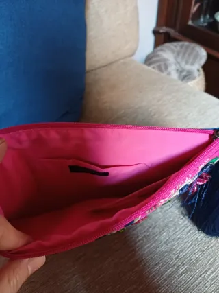 Bolso de mano floral con abalorios