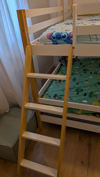 Litera infantil con diseño de casita