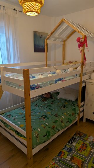 Litera infantil con diseño de casita