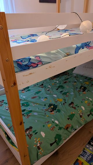 Litera infantil con diseño de casita