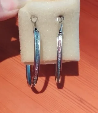 Argollas grandes con banda central decorada