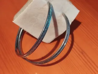 Argollas grandes con banda central decorada