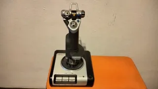 Joystick Saitek HOTAS X52