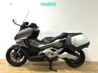 HONDA FORZA 750 (A)(2 MALETAS)