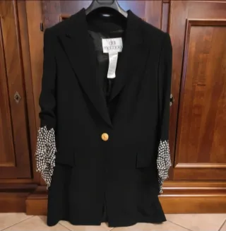 Giacca Gai Mattiolo nera con sottogiacca in seta