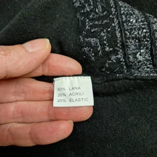 Top donna nero ,senza maniche con pailletes