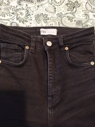 Pantalón vaquero pitillo tiro alto