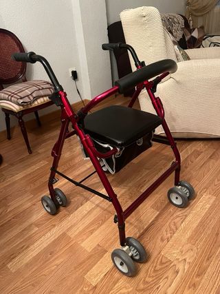 Andador plegable con asiento y ruedas