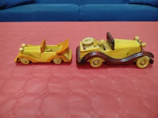 Coches de madera artesanales