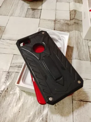 iPhone SE (2ª gen) Rojo + Accesorios